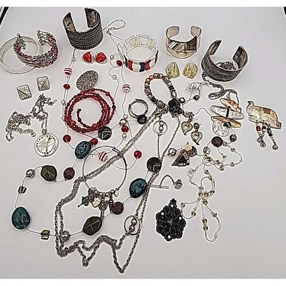 The Unbranded Brand Jewelry - Vintage to Modern Costume Fashon Jewelry Lot Mixed Ethnic Beads 80s Charm Wear